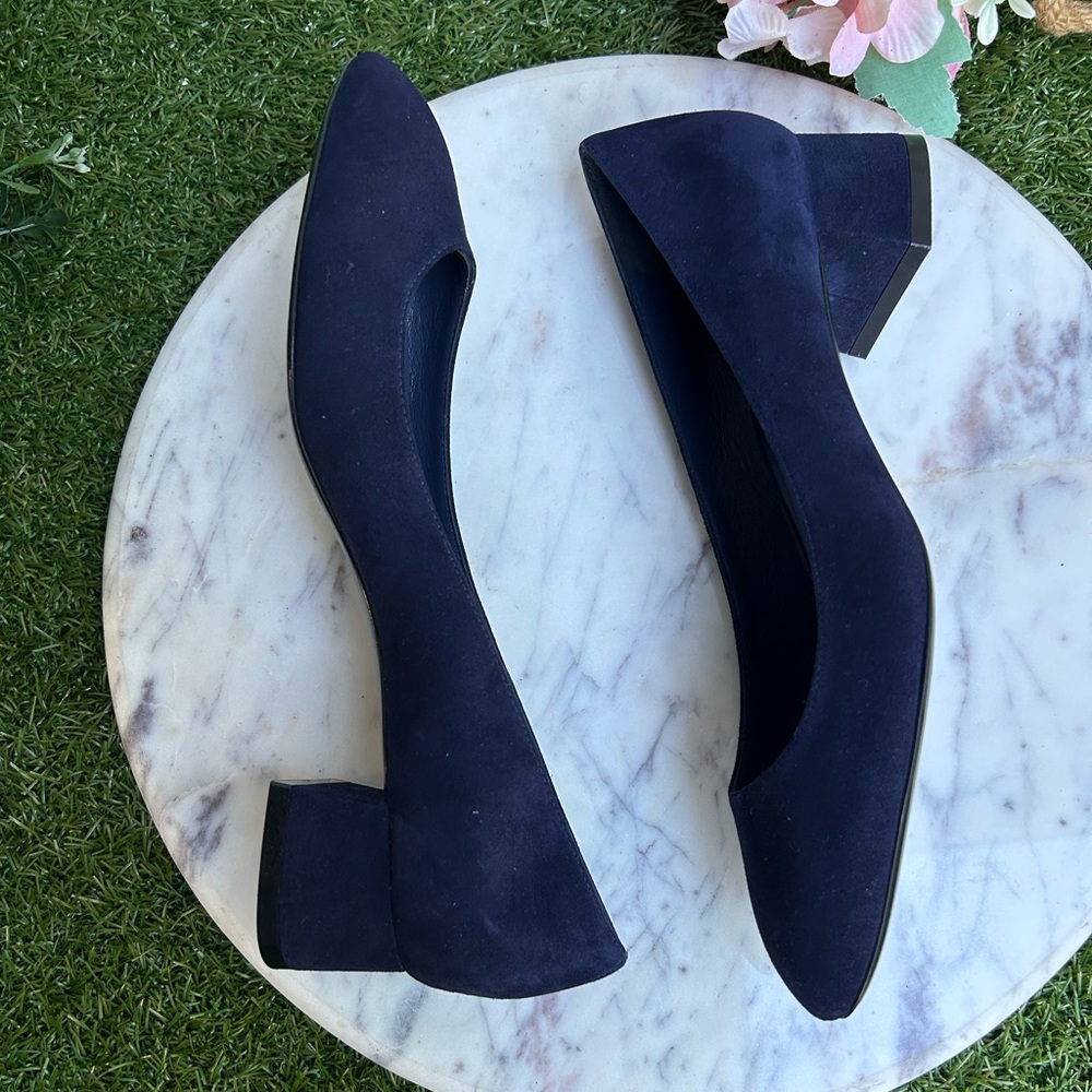 STUART WEITZMAN
Vivienne 35 Pump In Nice
Blue women size 7 NEW
$230 - Picture 9 of 16